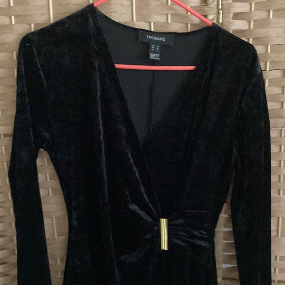 NWOT TROVARE’ bl velour crushed dress w/ gold clasp on waist. Chic. Medium. - Picture 2 of 10